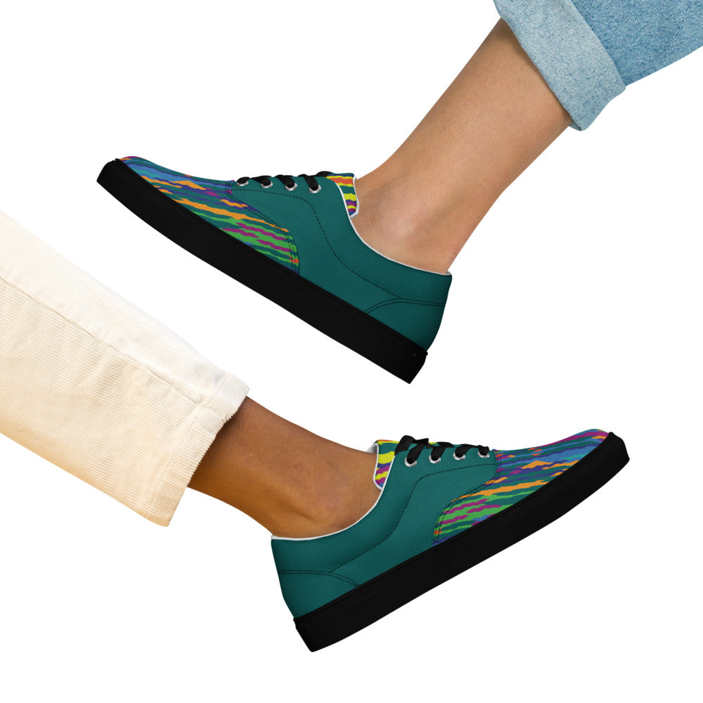 Color Drift Wave Women’s Lace-Up Canvas Shoes